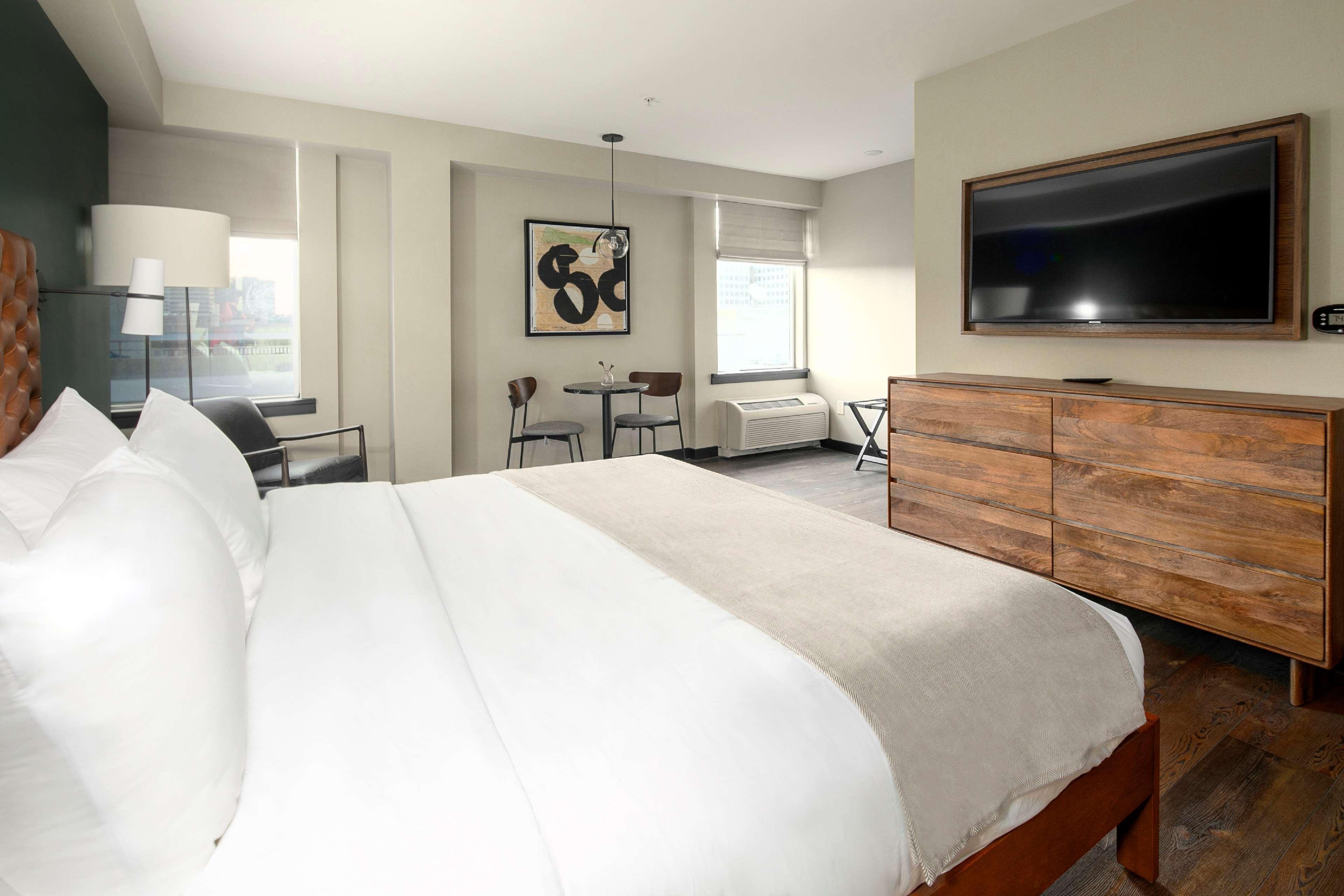 The Lloyd Stamford, Tapestry Collection By Hilton Hotel Bagian luar foto