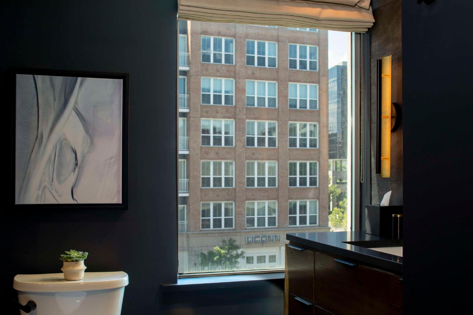 The Lloyd Stamford, Tapestry Collection By Hilton Hotel Bagian luar foto