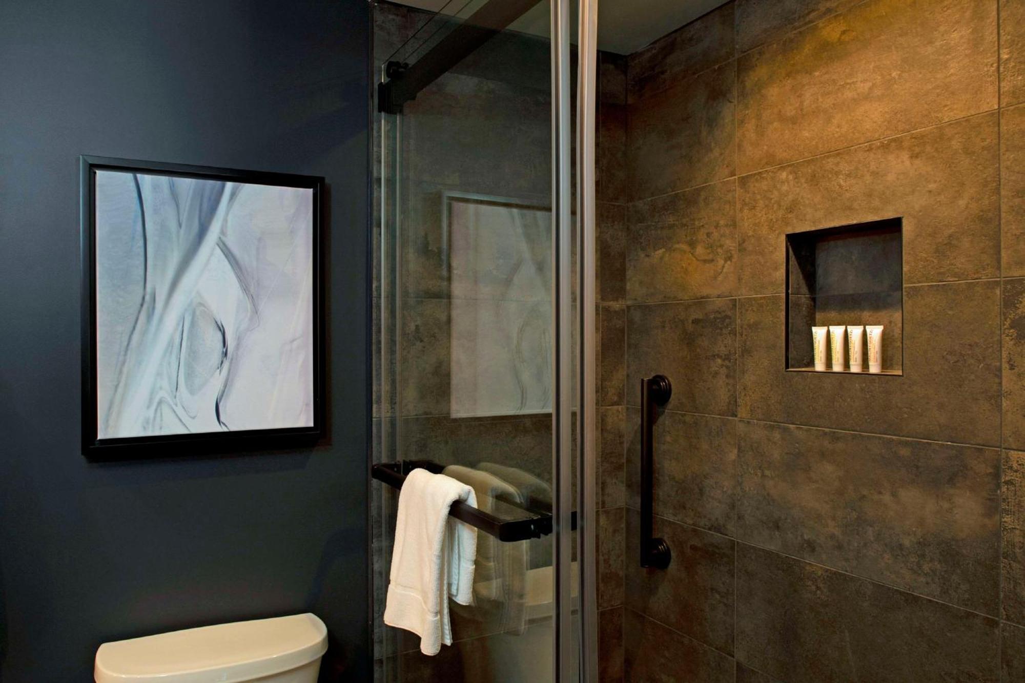 The Lloyd Stamford, Tapestry Collection By Hilton Hotel Bagian luar foto