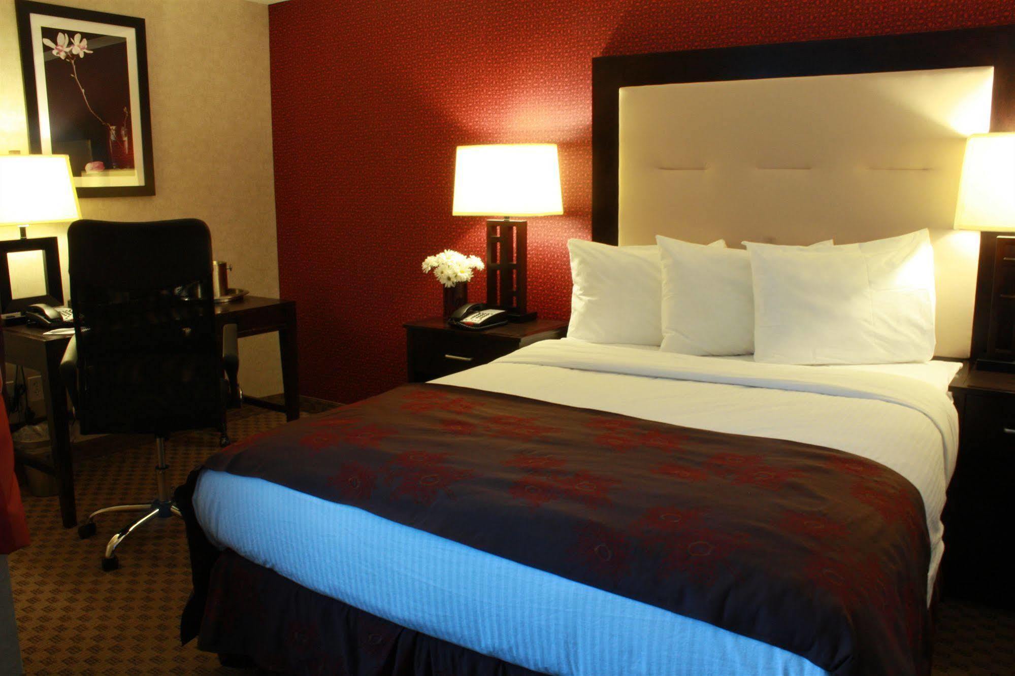 The Lloyd Stamford, Tapestry Collection By Hilton Hotel Bagian luar foto